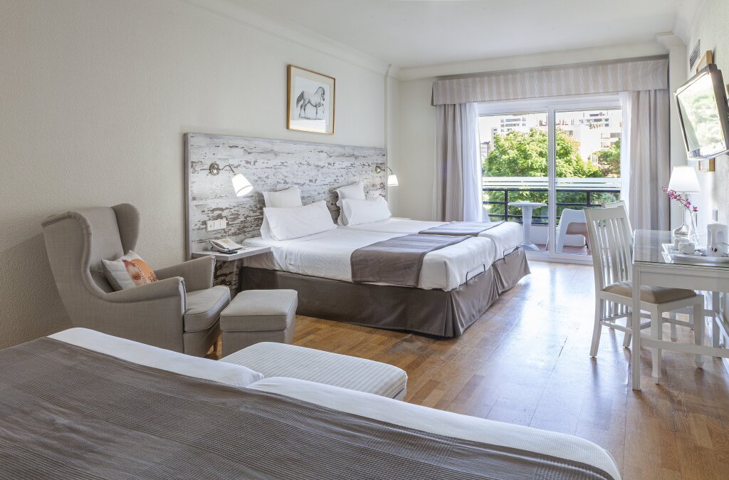 Standard Family room Hotel Jerez & Spa