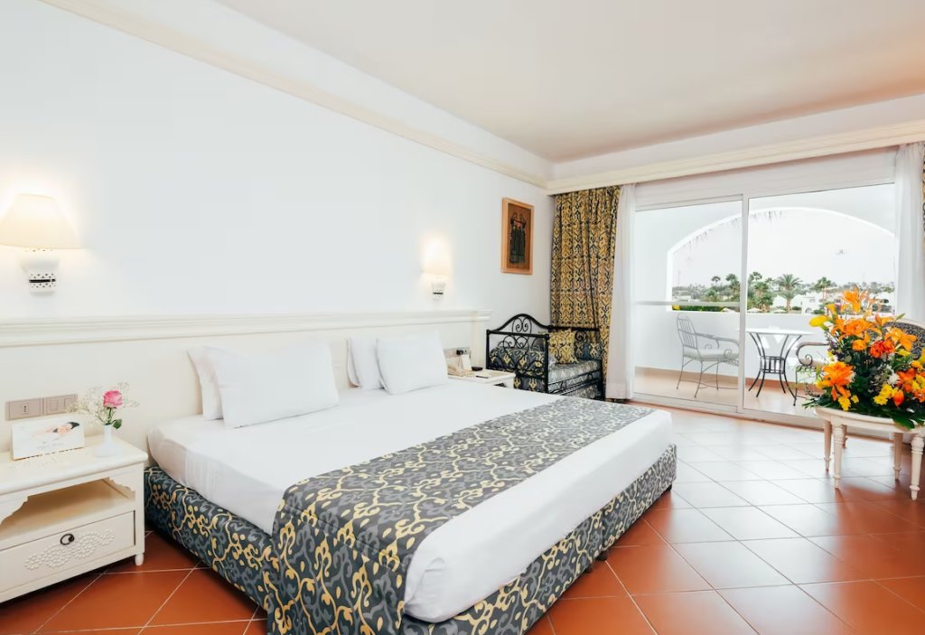 Standard Double room with balcony Domina King's Lake Hotel & Resort
