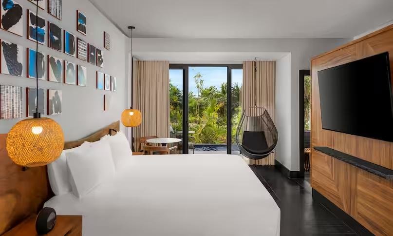 Двухместный люкс с балконом и with tropical view Conrad Tulum Riviera Maya