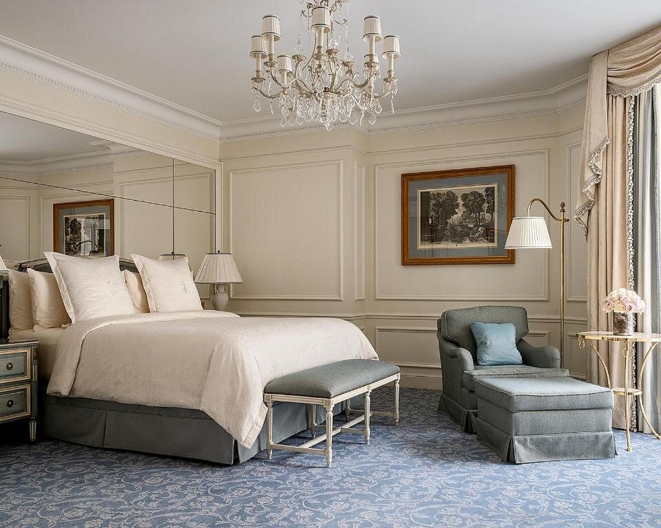 Двухместный люкс Пентхаус с балконом Four Seasons Hotel George V Paris