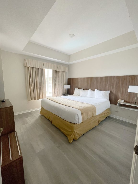 Шестиместный люкс Deluxe с 2 комнатами The Point Hotel & Suites Universal