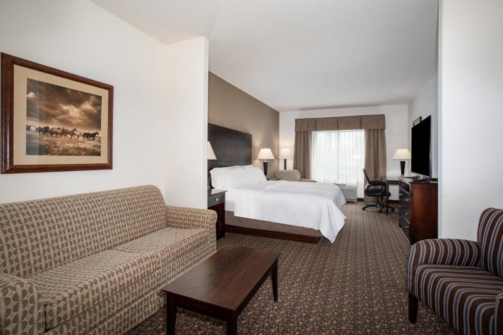 Двухместный люкс Holiday Inn Express Hotel & Suites Lander, an IHG Hotel