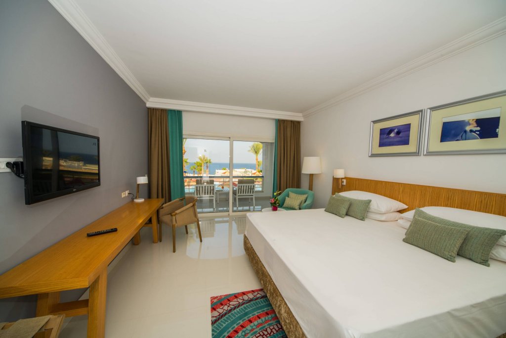 Двухместный люкс Premium c 1 комнатой с видом на сад Renaissance Sharm El Sheikh Golden View Beach Resort