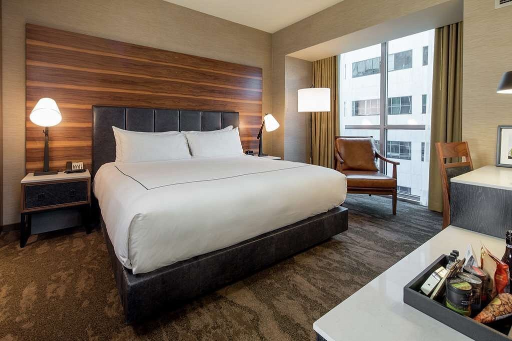 Deluxe High Floor Double room The Porter Portland, Curio Collection By Hilton