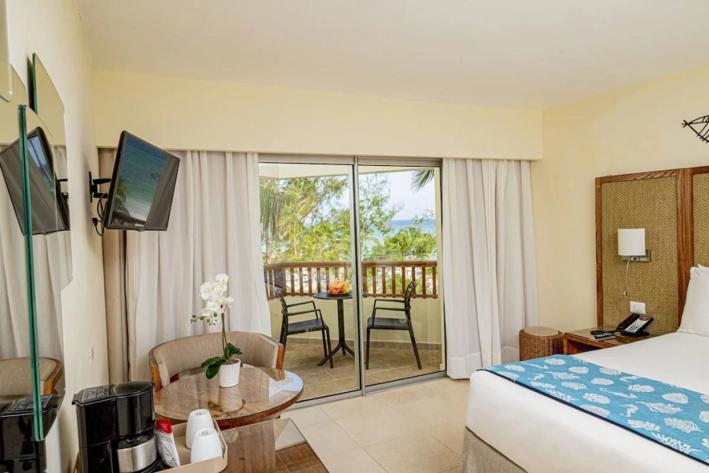 Standard room with balcony and with partial ocean view Impressive Resort & Spa