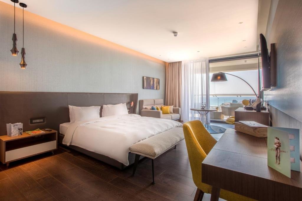 Двухместный номер Premium с видом на море Radisson Blu Hotel, Larnaca