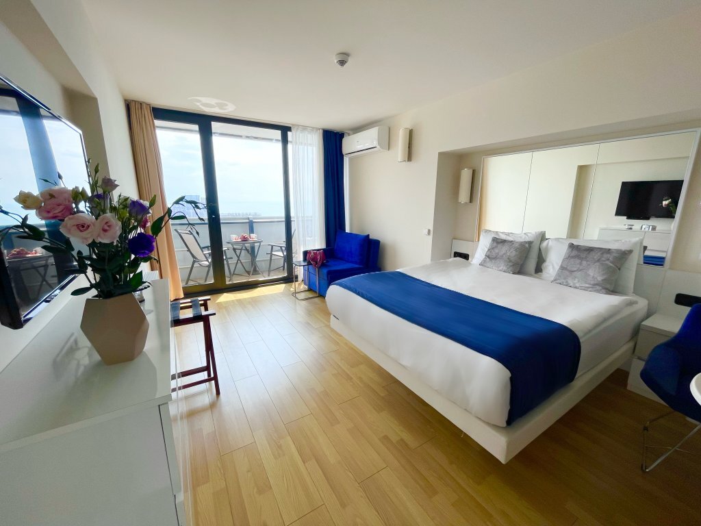 Komfort Dreier Zimmer mit Balkon Rightapart Apart-Hotel