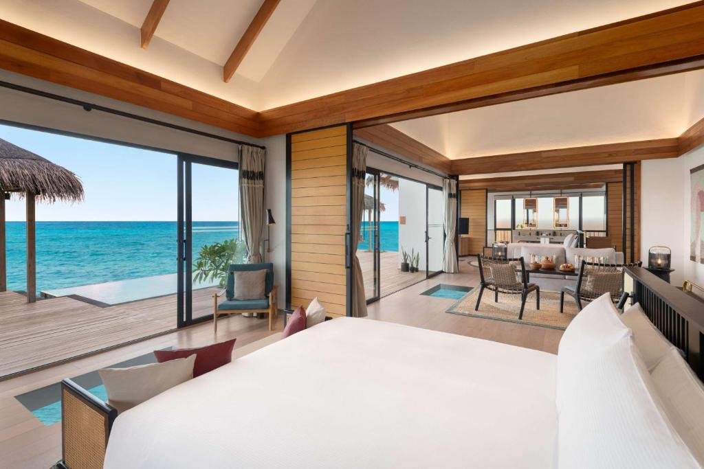 Pool вилла Overwater с 2 комнатами Hilton Maldives Amingiri Resort & Spa