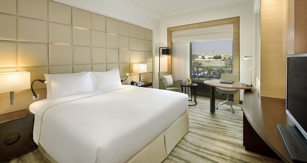1 Bedroom Double Suite DoubleTree by Hilton Hotel Riyadh - Al Muroj Business Gate