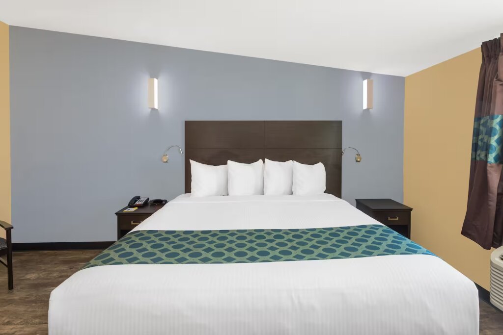 Номер Mobility Accessible Days Inn by Wyndham New Orleans Pontchartrain