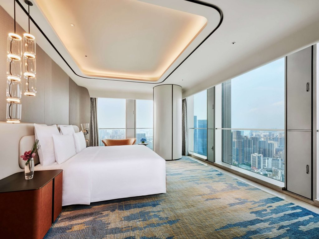 Двухместный Lounge Access Skyline View Suite Deluxe Pullman Shenzhen North