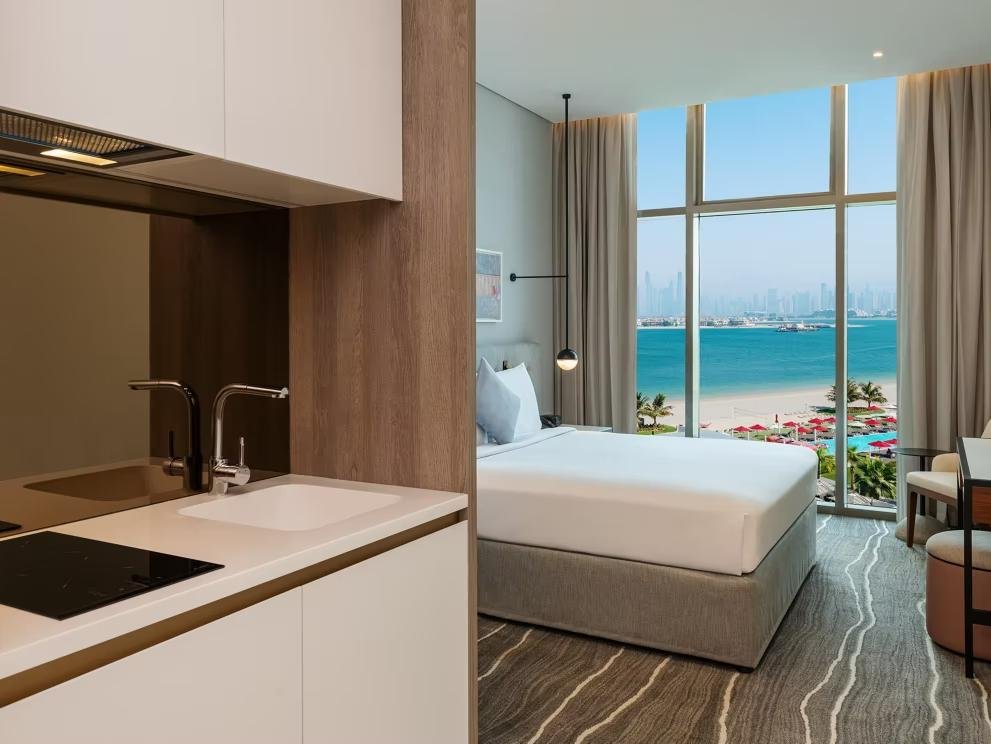 Двухместный номер Palm Deluxe с видом на море Th8 Palm Dubai Beach Resort Vignette Collection, an IHG hotel