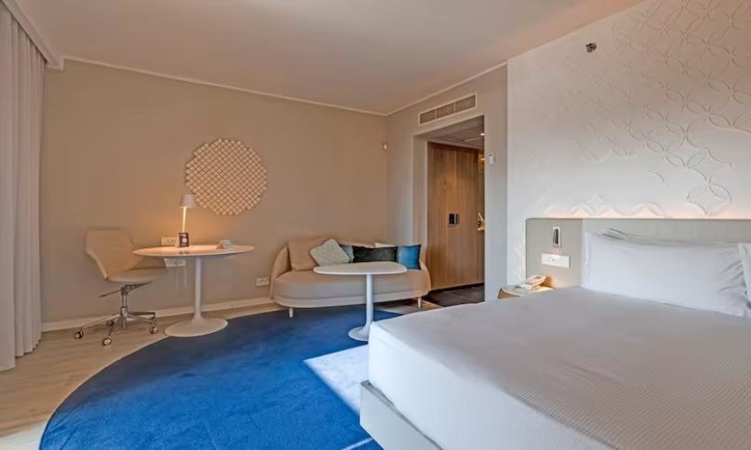 Terrace spa Zimmer with marina view Hilton Malta