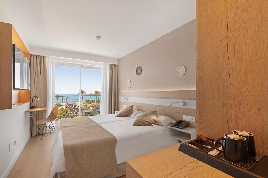 Двухместный номер с видом на море Hotel Sant Jordi