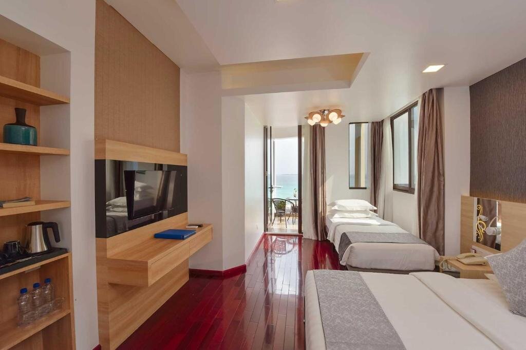Super deluxe Triple room with balcony Arena Beach Hotel