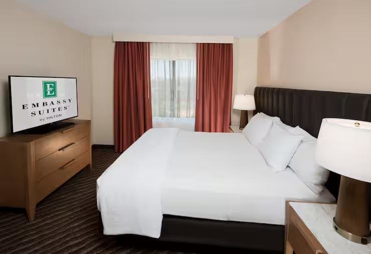 Люкс с 2 комнатами с видом на горы Embassy Suites by Hilton Phoenix Scottsdale