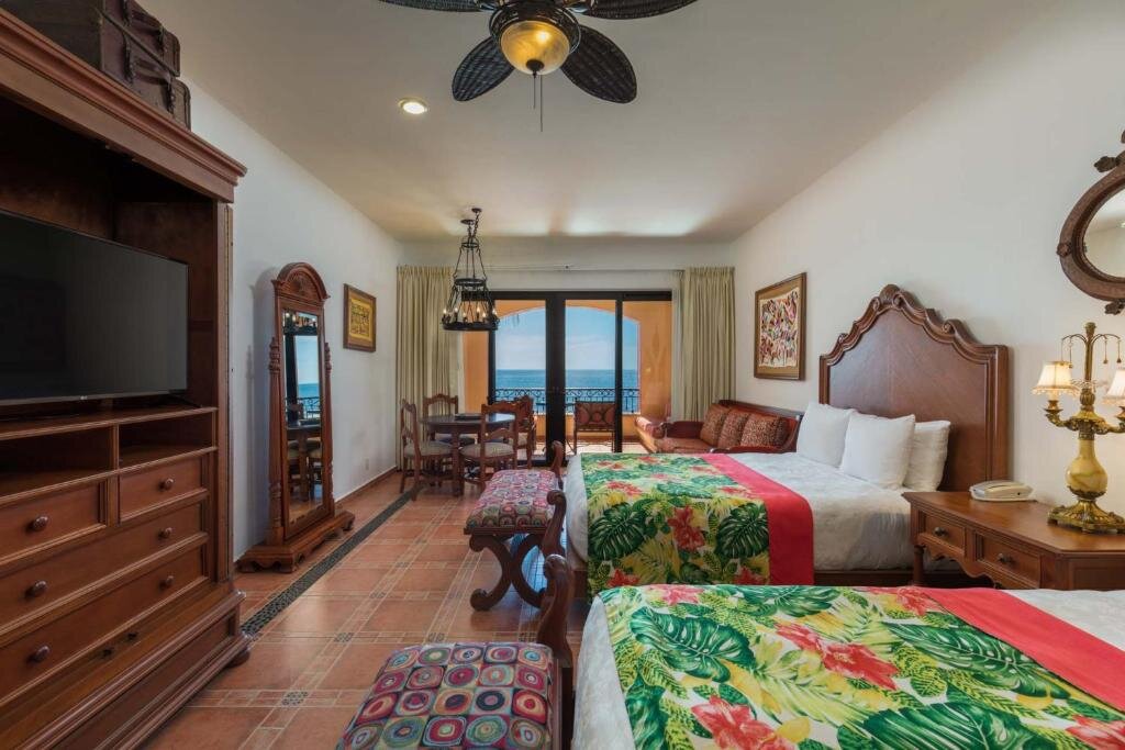 Шестиместный люкс семейный с 2 комнатами Hacienda Encantada Resort & Spa