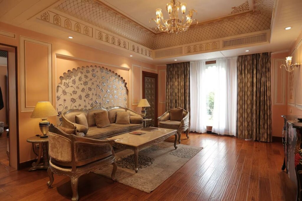 Premium Double Suite Radisson Blu Udaipur Palace Resort & Spa