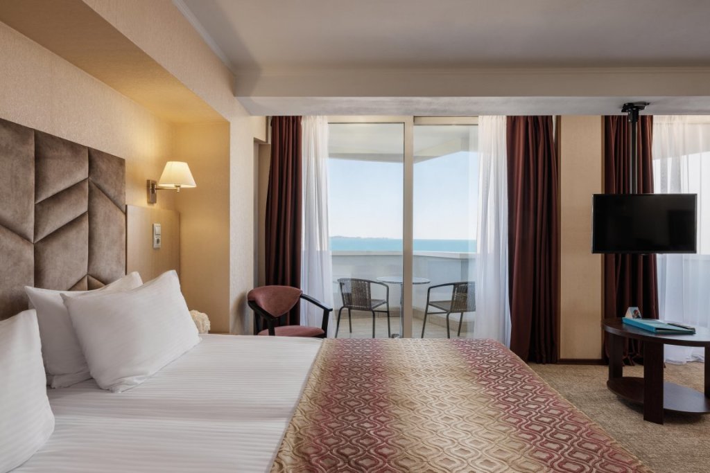 Двухместный полулюкс с балконом и с красивым видом из окна Sea Galaxy Hotel Congress & Spa