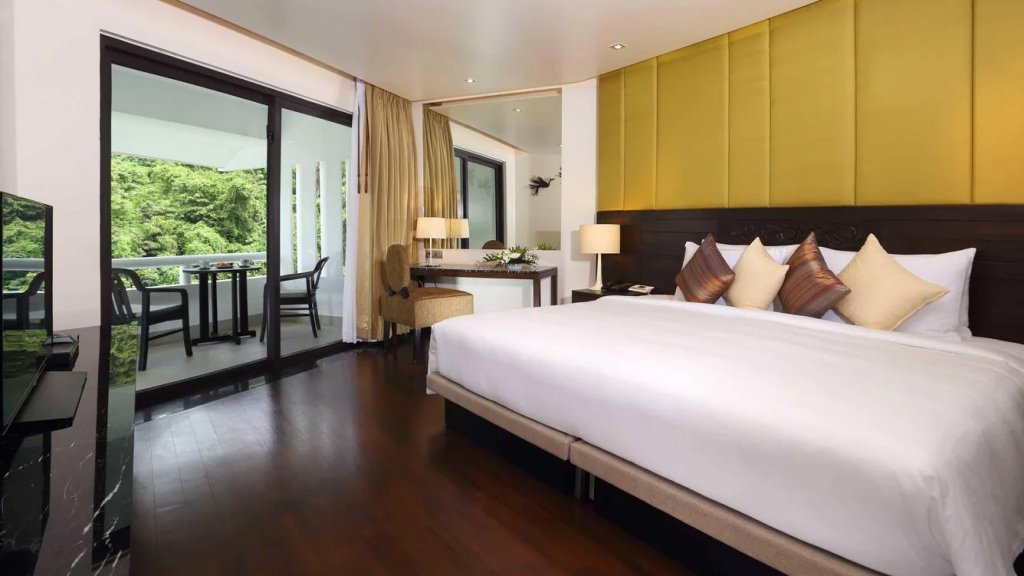 Люкс с террасой с 2 комнатами с видом на океан Le Meridien Phuket Beach Resort