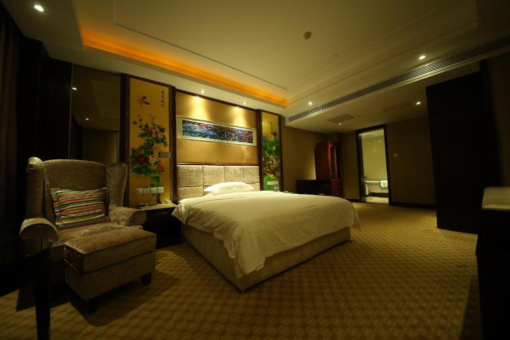 Двухместный люкс Luxury Yantai Asia Hotel