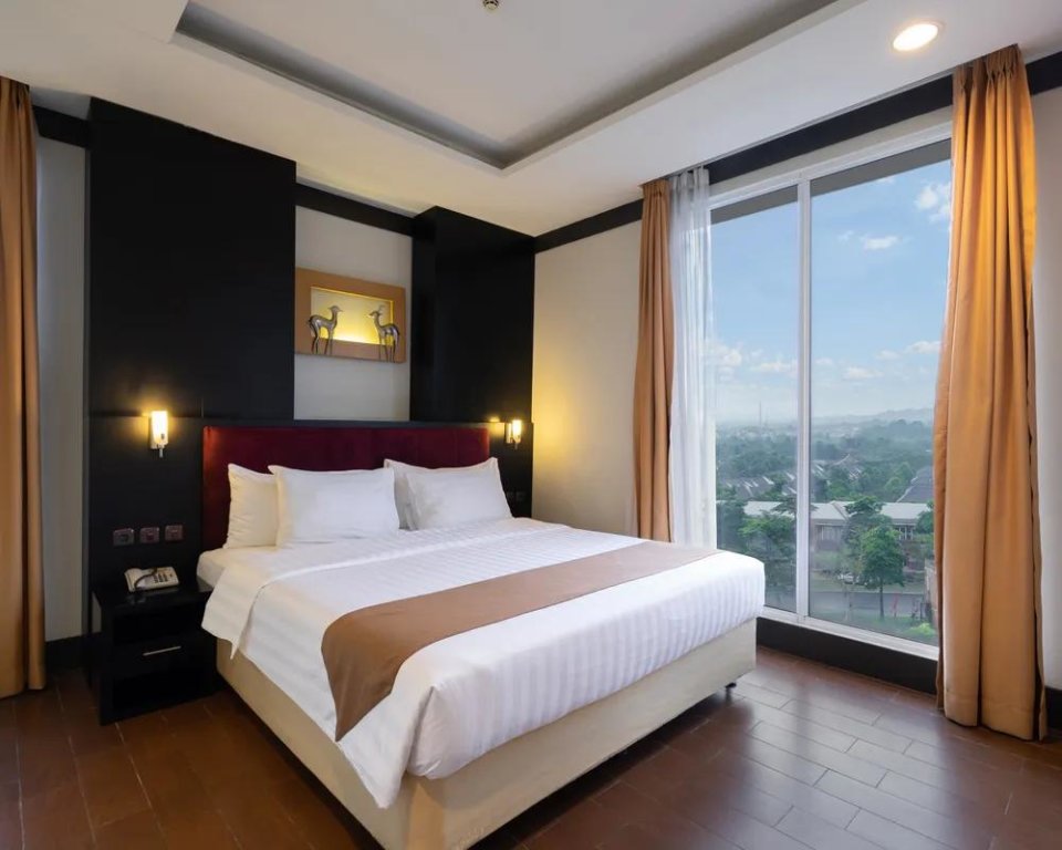 Четырёхместный Condotel Deluxe с 2 комнатами Курортный отель ASTON Bogor Hotel and Resort