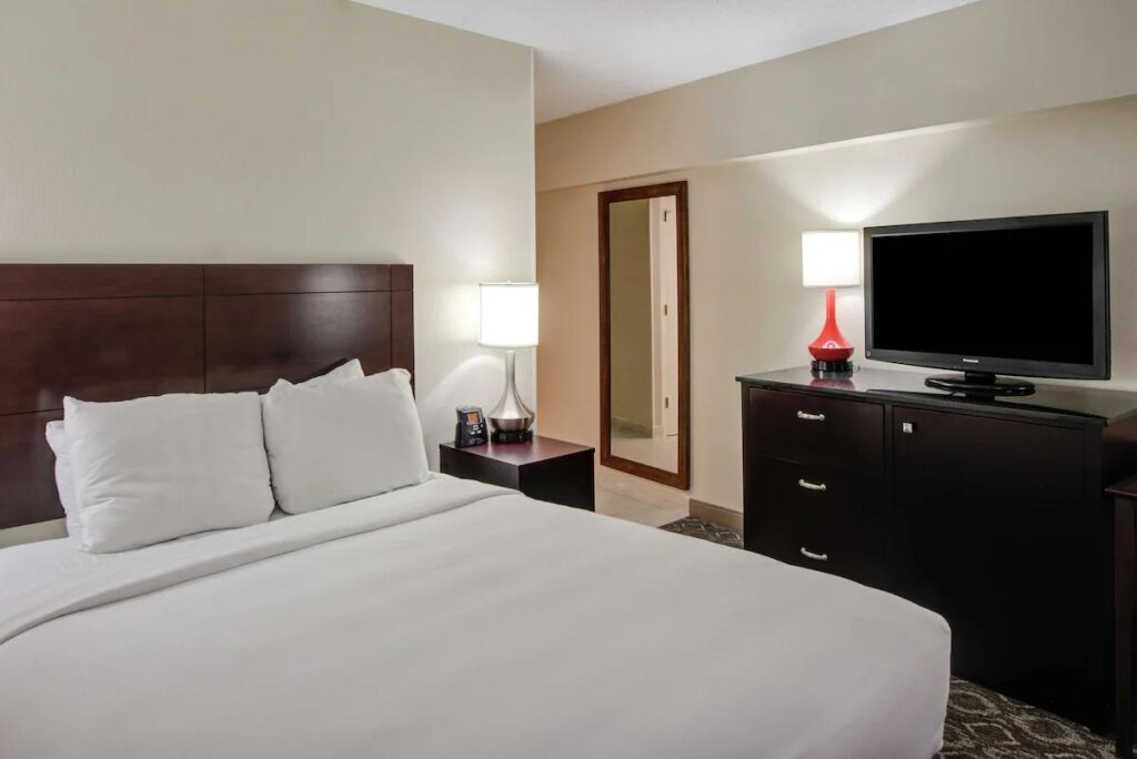 Двухместный люкс c 1 комнатой DoubleTree by Hilton Atlanta North Druid Hills/Emory Area