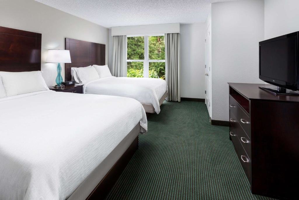Четырёхместный люкс с 2 комнатами Embassy Suites by Hilton Orlando Lake Buena Vista Resort