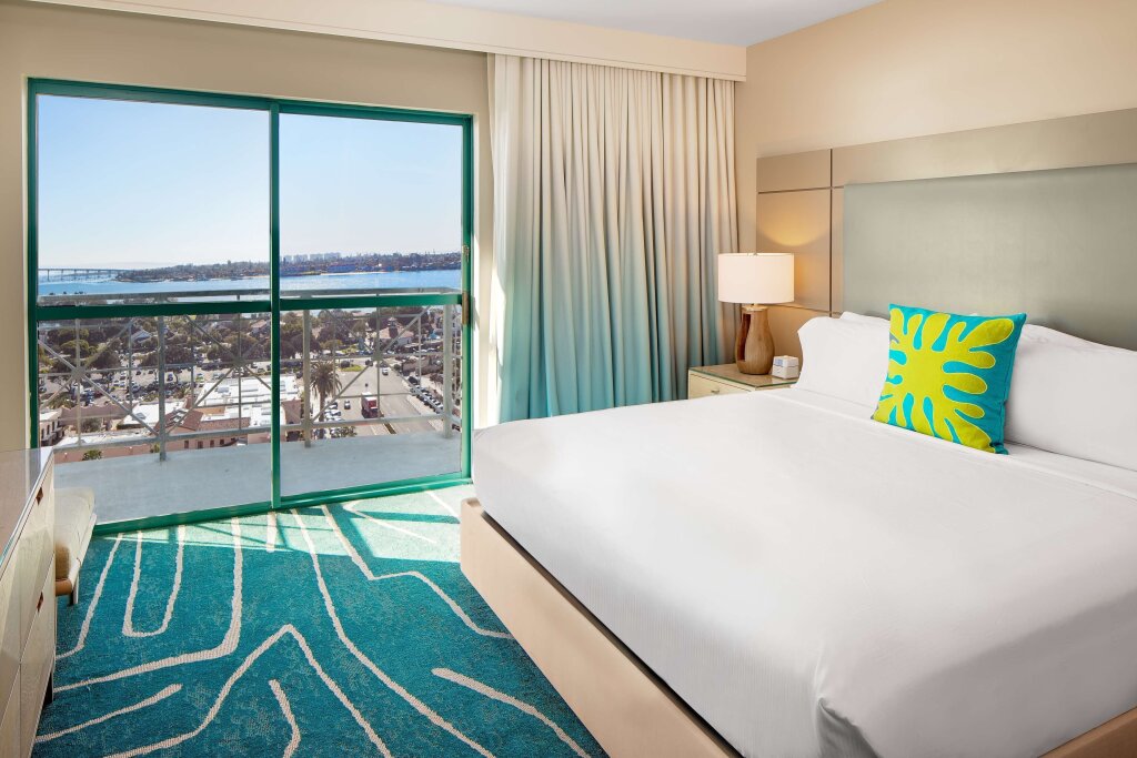 Люкс с 2 комнатами с видом на залив Embassy Suites by Hilton San Diego Bay Downtown