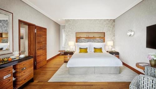 Panoramic Double Suite with balcony Mandarin Oriental, Munich