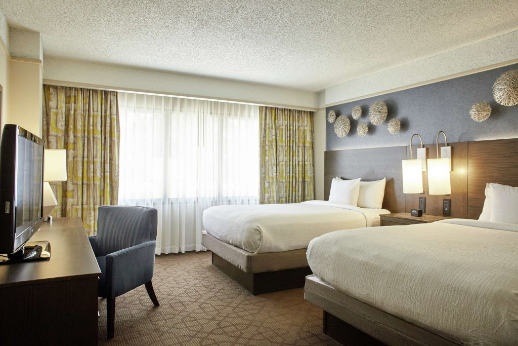 Четырёхместный NONSMOKING люкс с 2 комнатами Embassy Suites by Hilton Atlanta Galleria
