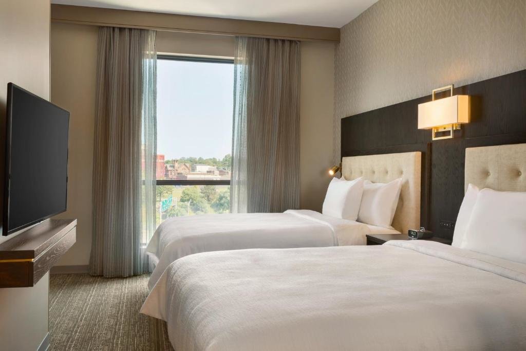 2 Bedrooms Deluxe Quadruple Suite Embassy Suites by Hilton Syracuse Destiny USA