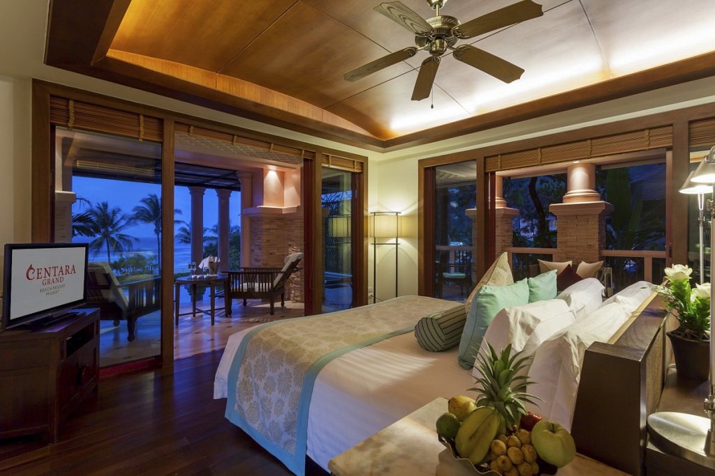 Двухместный люкс Premier с балконом Centara Grand Beach Resort Phuket - SHA Plus