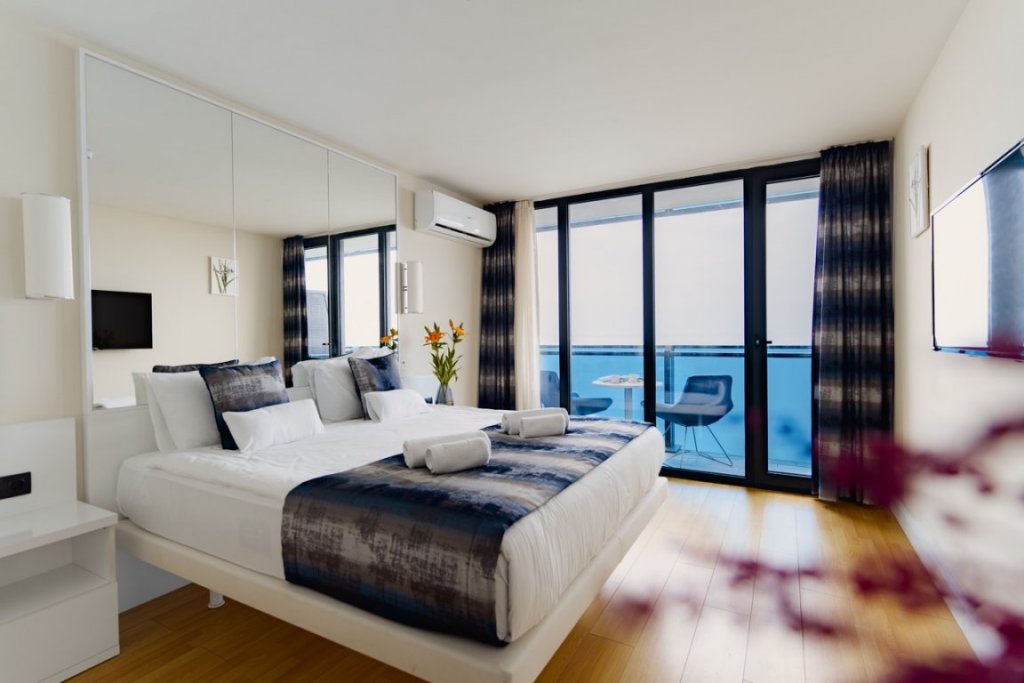 Двухместный люкс с балконом и с видом на море Апарт-отель RightApart