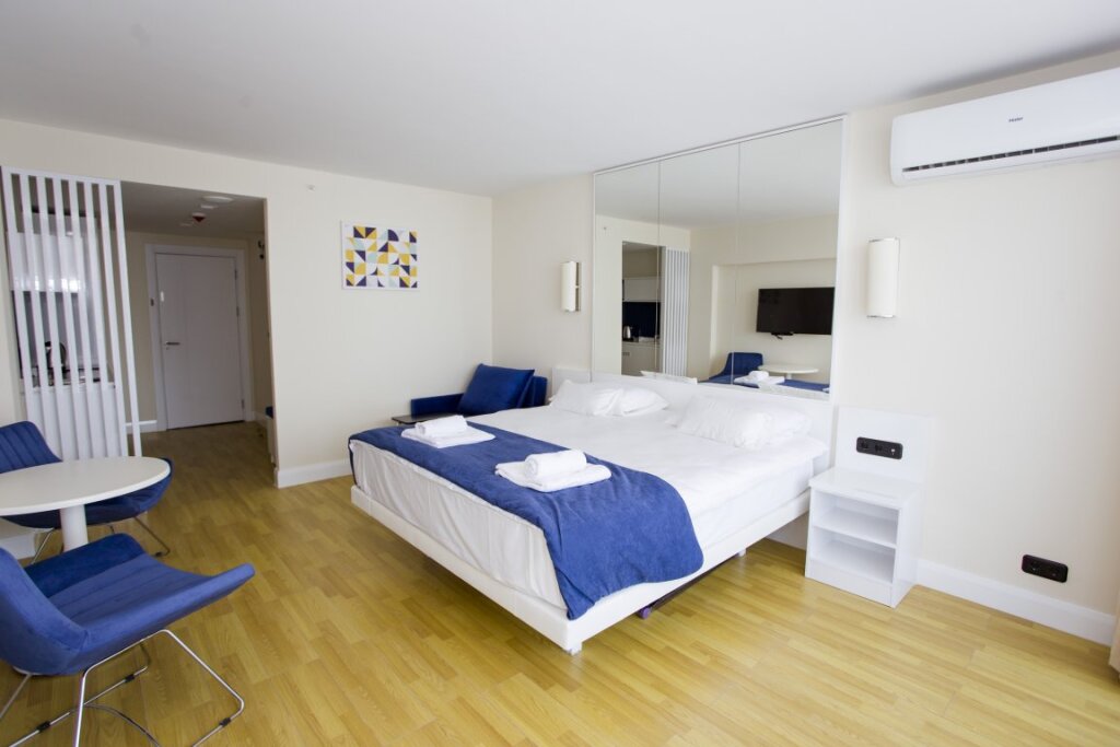 Deluxe Dreier Zimmer mit Balkon Rightapart Apart-Hotel