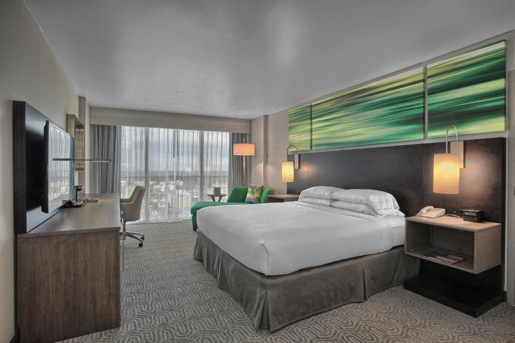 Двухместный люкс с 2 комнатами DoubleTree by Hilton at the Entrance to Universal Orlando