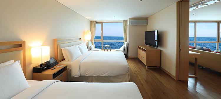 Люкс Parlor Ocean Suites Jeju Hotel