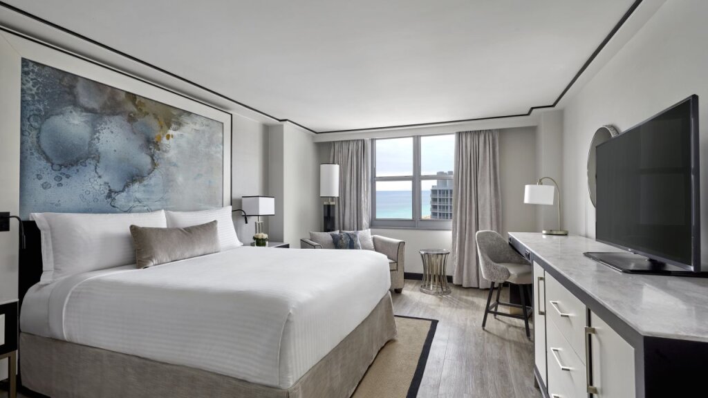 Двухместный номер с частичным видом на океан Loews Miami Beach Hotel