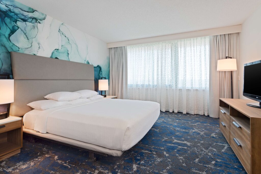 Люкс с 2 комнатами Embassy Suites by Hilton Tampa USF Near Busch Gardens