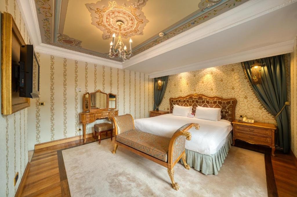 Люкс c 1 комнатой Crowne Plaza Istanbul - Old City, an IHG Hotel
