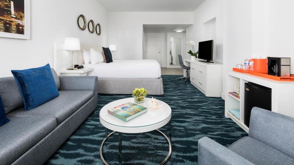 Playful Double Suite with bay view YVE Hotel Miami