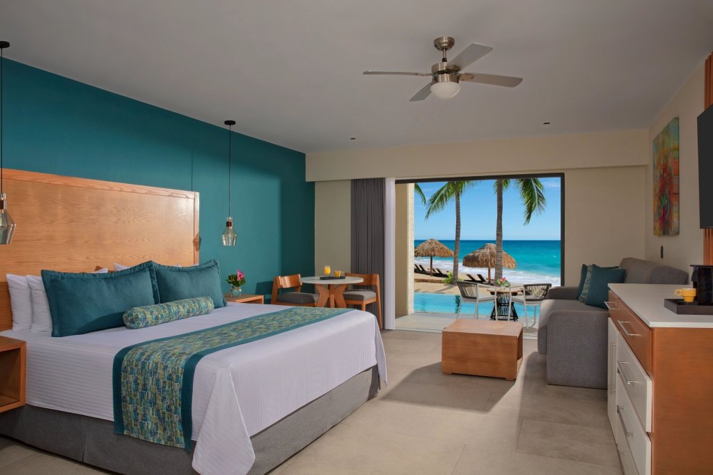 Preferred Club Swim Out Junior Suite beachfront Dreams Cozumel Cape Resort & Spa