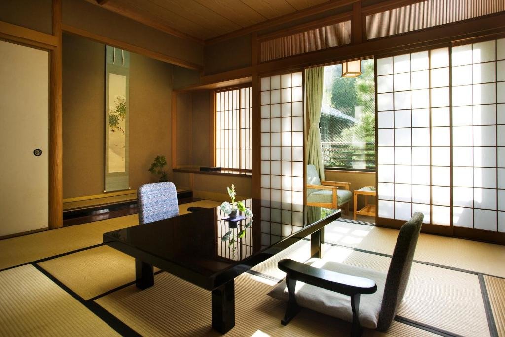 Japanese-Style Deluxe Zimmer Motoyu Ishiya