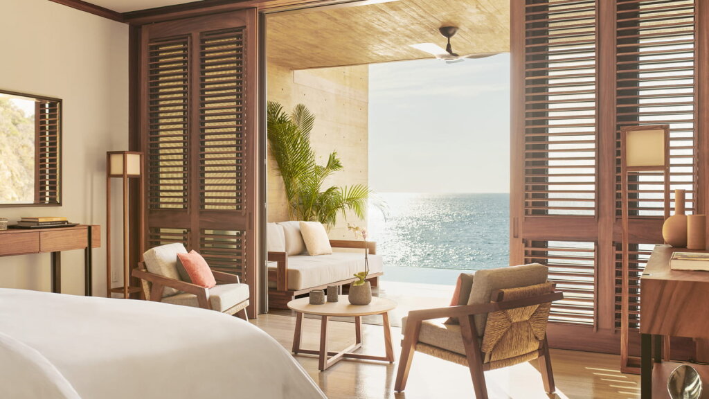 Double Suite with Infinity Pool beachfront Four Seasons Resort Tamarindo, México