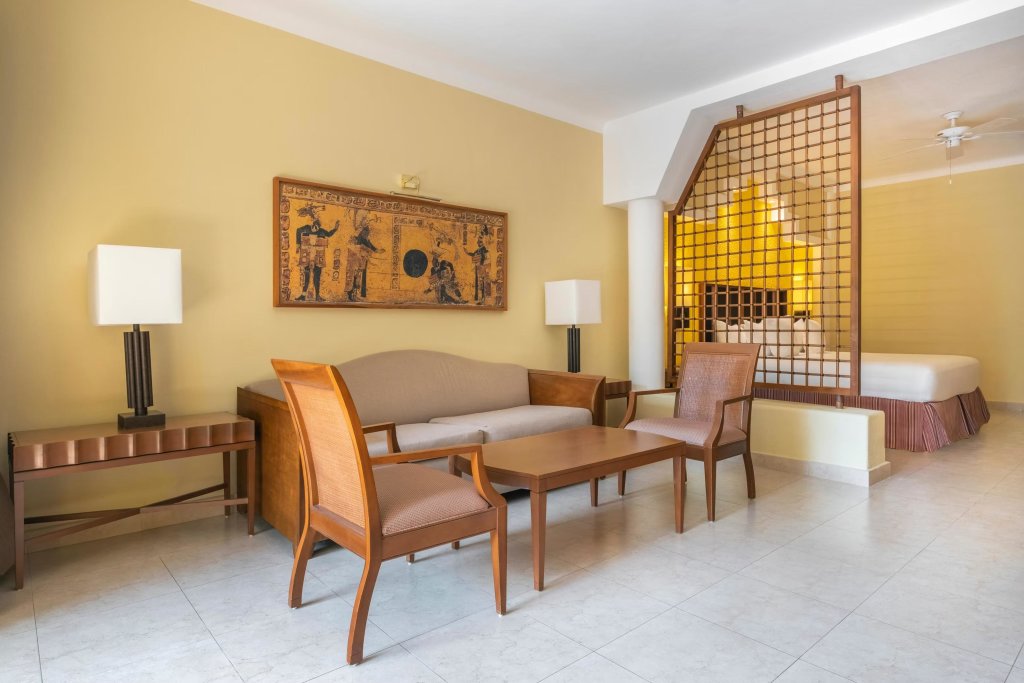 Шестиместный полулюкс Family с 2 комнатами Iberostar Selection Paraíso Maya