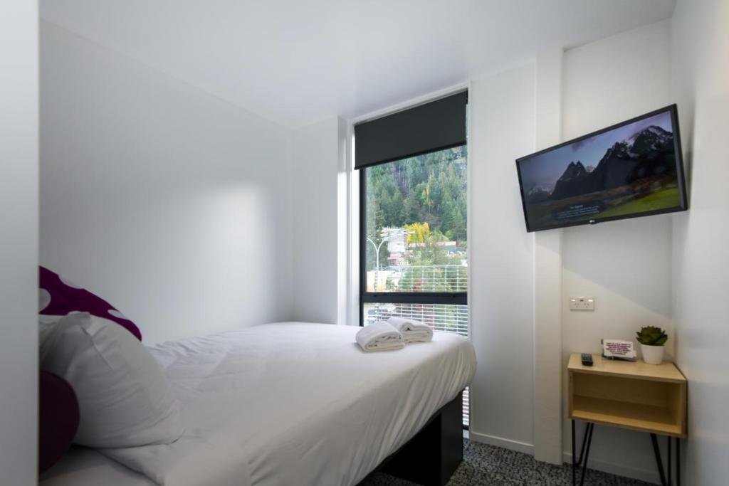 Standard Doppel Zimmer mit Balkon LyLo Queenstown