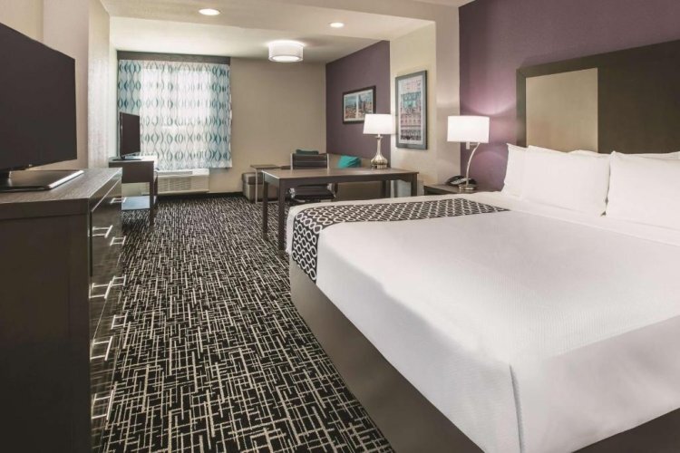 Двухместный номер для гостей с ограниченными возможностями Executive La Quinta Inn & Suites by Wyndham Dallas/Fairpark