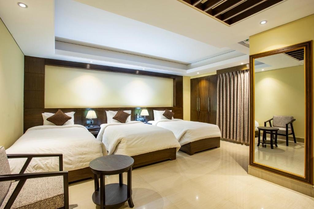 Executive Deluxe Triple room Hotel The Capital