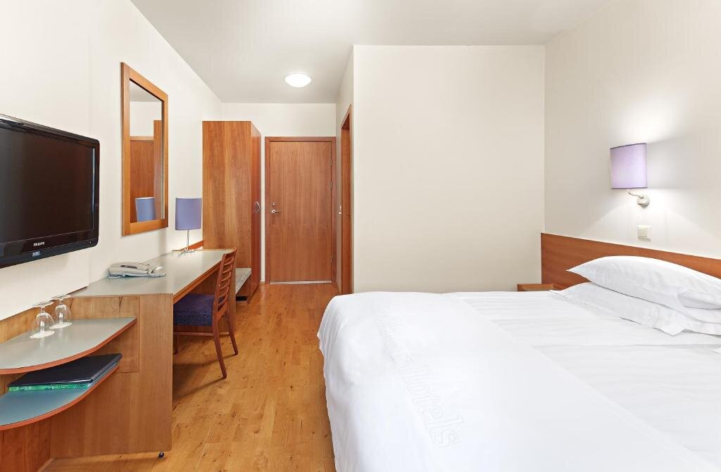 Двухместный room with extra bed Hérað - Berjaya Iceland Hotels