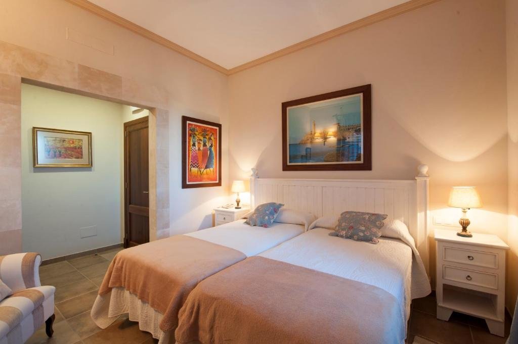 Villa 6 bedroom luxury villa just 10 minutes from the playa